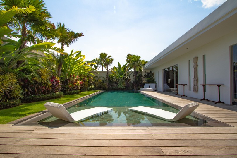 Popoln vodnik za najem vaše ekskluzivne počitniške vile v Seminyaku z zasebnim bazenom in polnim osebjem, Bali Villa 1156
