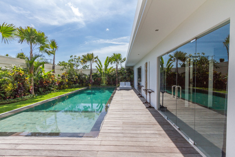 Popoln vodnik za najem vaše ekskluzivne počitniške vile v Seminyaku z zasebnim bazenom in polnim osebjem, Bali Villa 1156