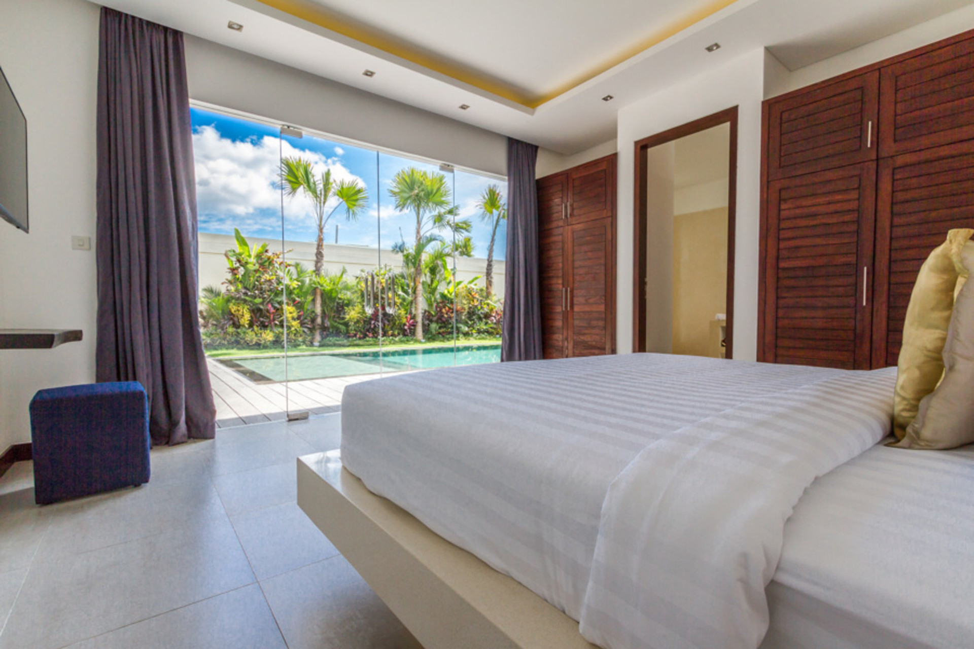 Popoln vodnik za najem vaše ekskluzivne počitniške vile v Seminyaku z zasebnim bazenom in polnim osebjem, Bali Villa 1156