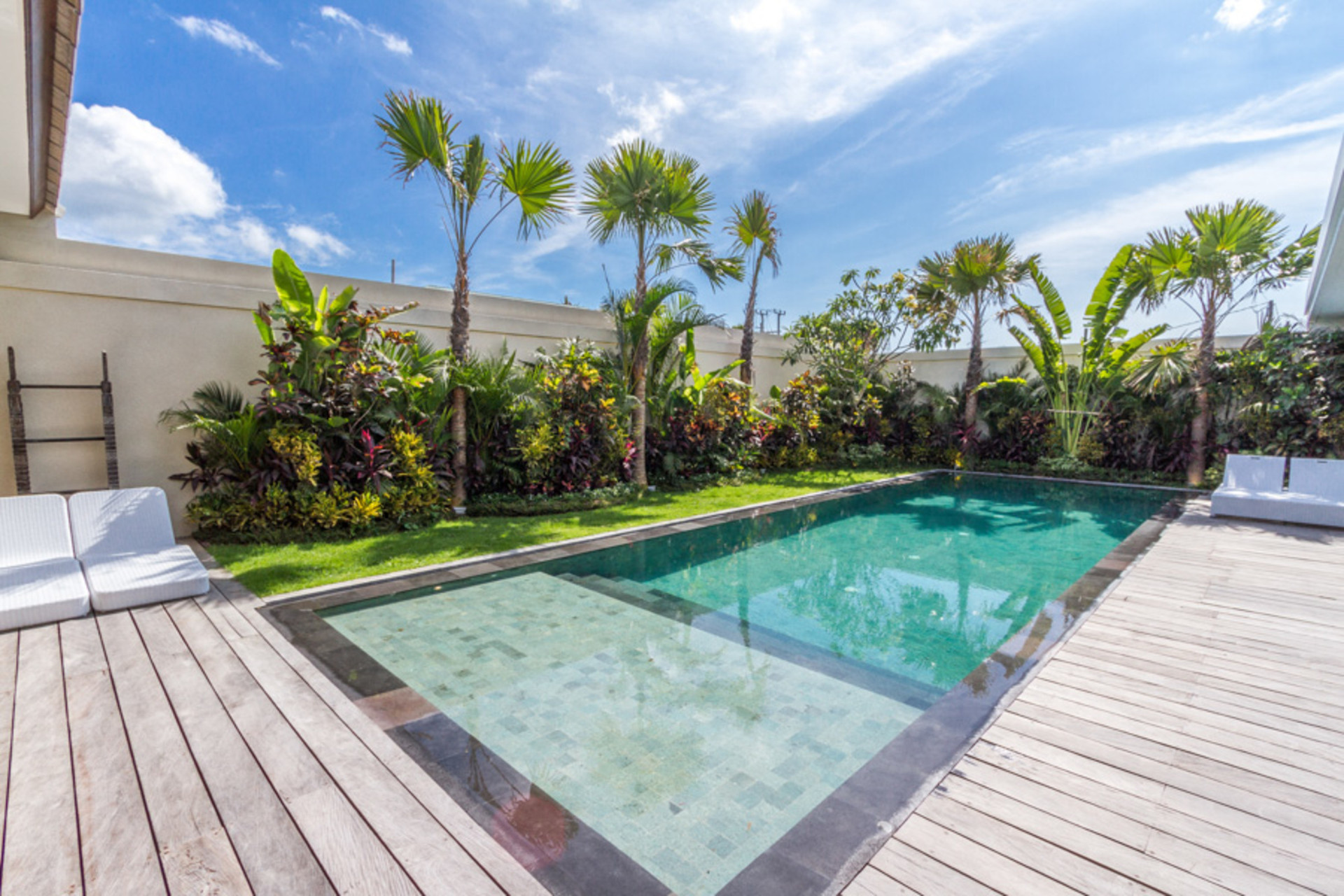 Popoln vodnik za najem vaše ekskluzivne počitniške vile v Seminyaku z zasebnim bazenom in polnim osebjem, Bali Villa 1156
