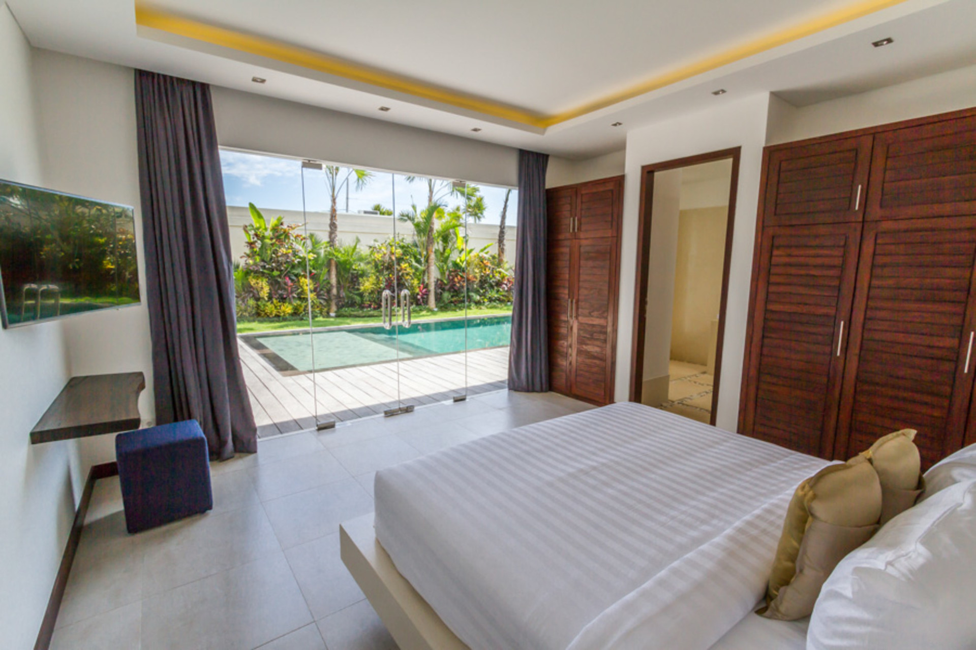 Popoln vodnik za najem vaše ekskluzivne počitniške vile v Seminyaku z zasebnim bazenom in polnim osebjem, Bali Villa 1156
