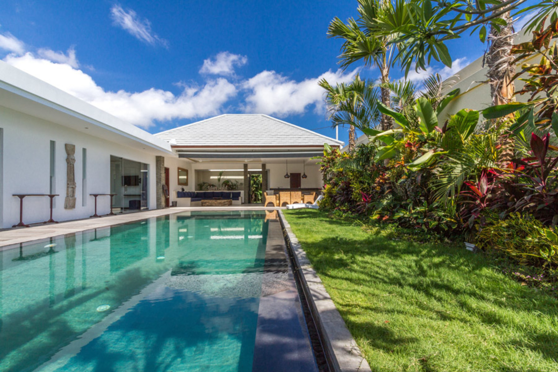 Popoln vodnik za najem vaše ekskluzivne počitniške vile v Seminyaku z zasebnim bazenom in polnim osebjem, Bali Villa 1156