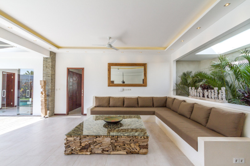 Predstavljajte si, da vaša družina najame luksuzno počitniško vilo s 3 spalnicami v bližini glavnih znamenitosti Seminyaka, Bali Villa 1157