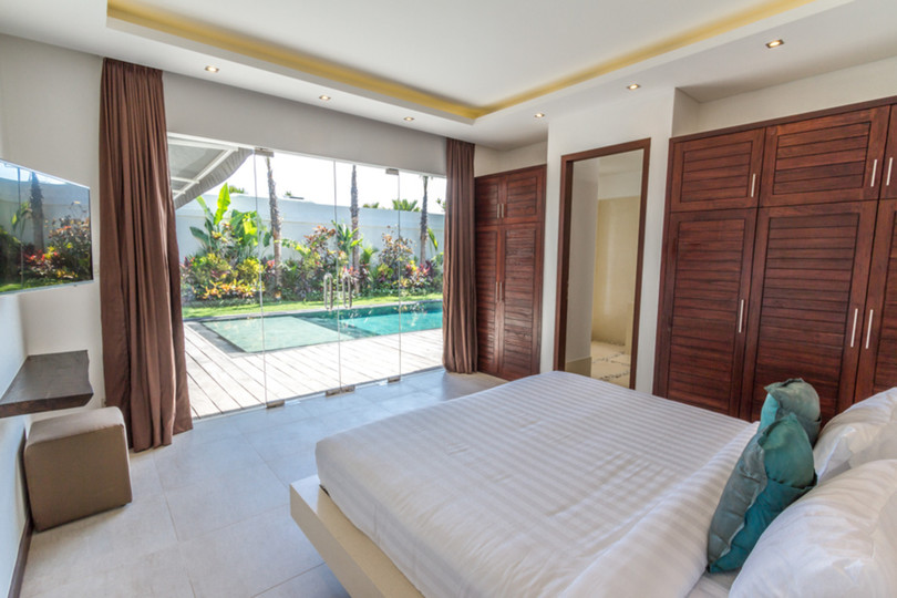 Predstavljajte si, da vaša družina najame luksuzno počitniško vilo s 3 spalnicami v bližini glavnih znamenitosti Seminyaka, Bali Villa 1157