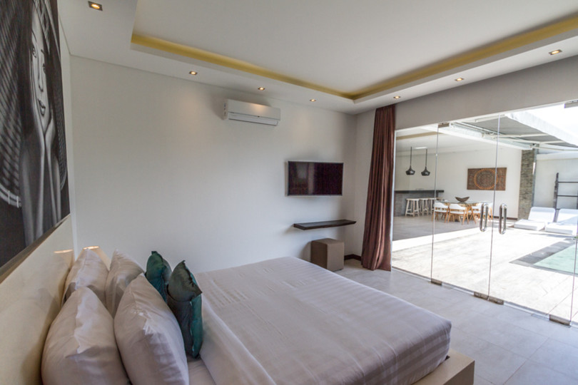 Predstavljajte si, da vaša družina najame luksuzno počitniško vilo s 3 spalnicami v bližini glavnih znamenitosti Seminyaka, Bali Villa 1157