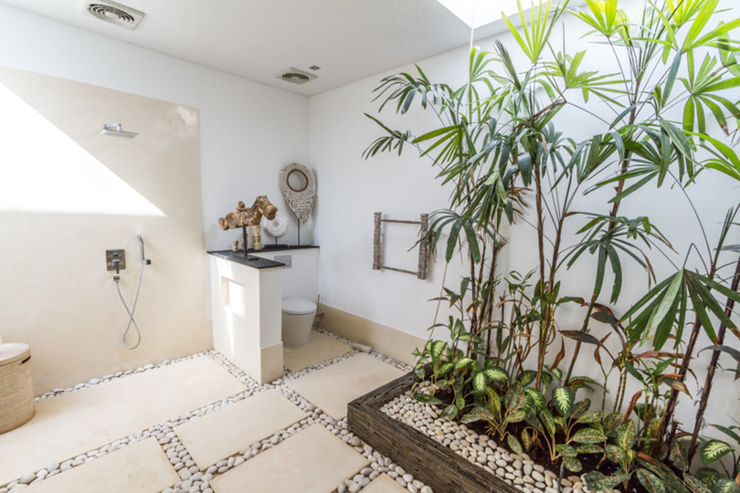 Predstavljajte si, da vaša družina najame luksuzno počitniško vilo s 3 spalnicami v bližini glavnih znamenitosti Seminyaka, Bali Villa 1157