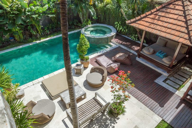 Predstavljajte si, da vaša družina najame luksuzno počitniško vilo s 5 spalnicami blizu glavnih znamenitosti Seminyaka, Bali Villa 1167