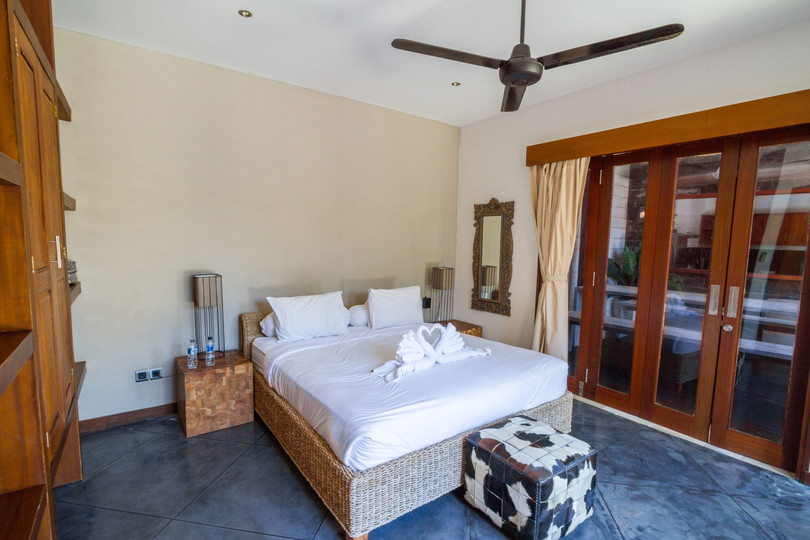 Predstavljajte si, da vaša družina najame luksuzno počitniško vilo s 5 spalnicami blizu glavnih znamenitosti Seminyaka, Bali Villa 1167