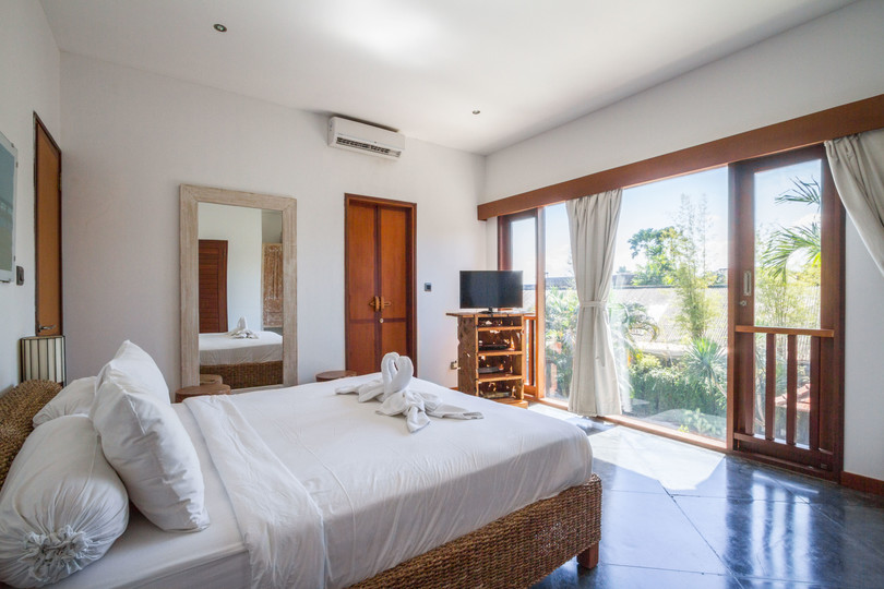 Predstavljajte si, da vaša družina najame luksuzno počitniško vilo s 5 spalnicami blizu glavnih znamenitosti Seminyaka, Bali Villa 1167