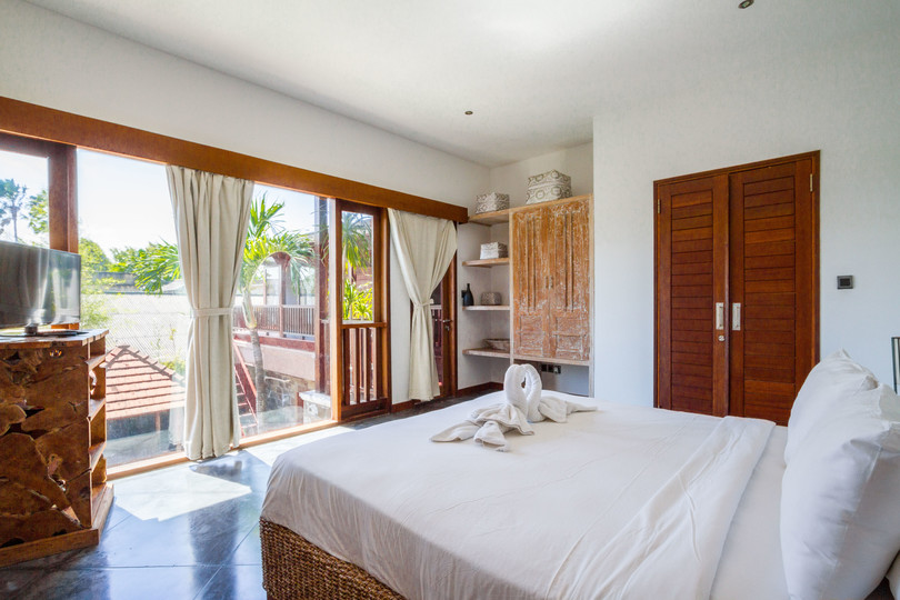 Predstavljajte si, da vaša družina najame luksuzno počitniško vilo s 5 spalnicami blizu glavnih znamenitosti Seminyaka, Bali Villa 1167