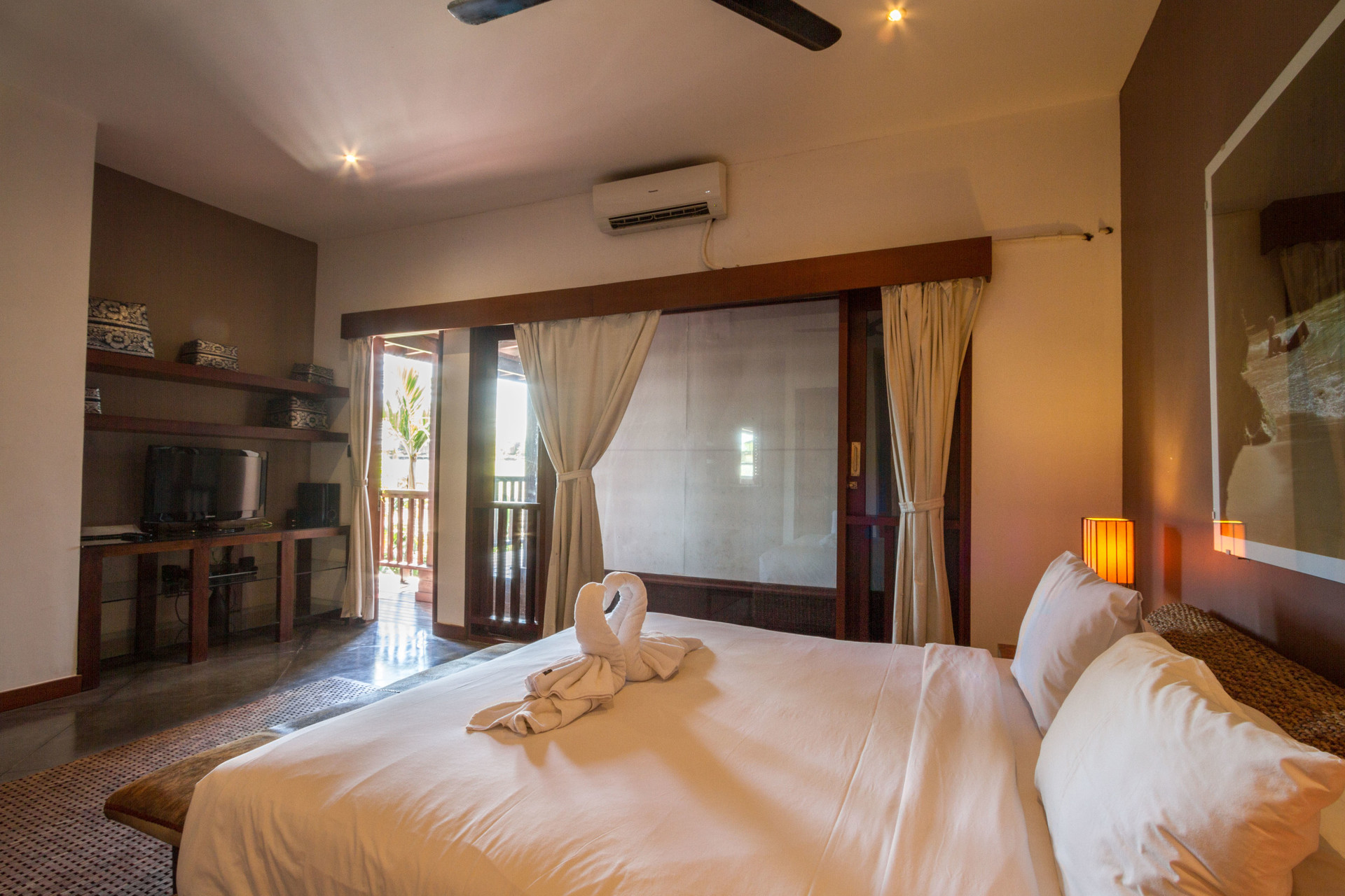 Predstavljajte si, da vaša družina najame luksuzno počitniško vilo s 5 spalnicami blizu glavnih znamenitosti Seminyaka, Bali Villa 1167