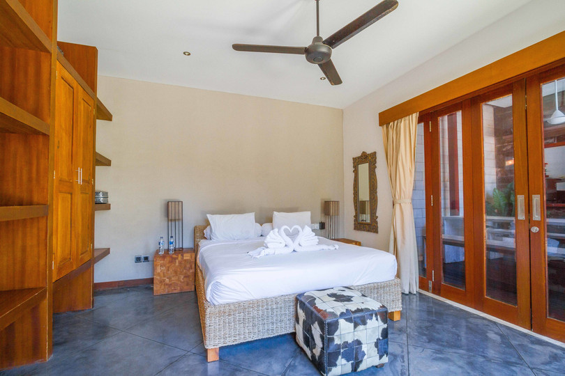 Predstavljajte si, da vaša družina najame luksuzno počitniško vilo s 5 spalnicami blizu glavnih znamenitosti Seminyaka, Bali Villa 1167