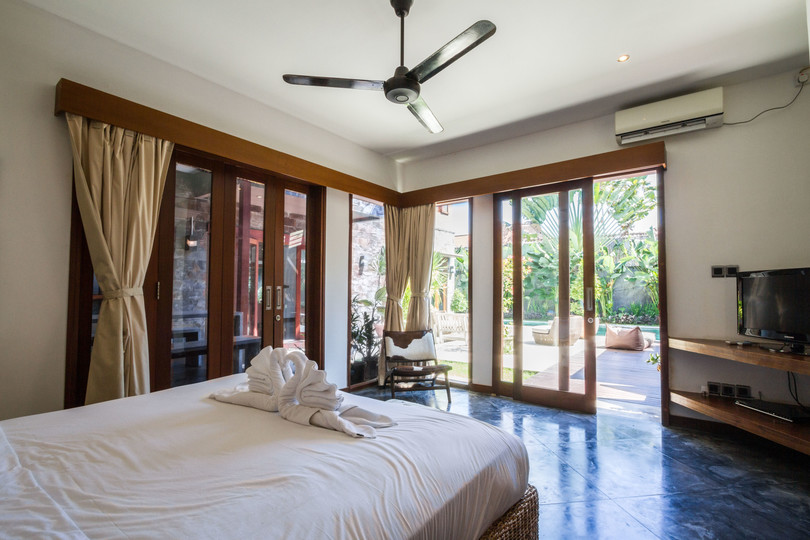 Predstavljajte si, da vaša družina najame luksuzno počitniško vilo s 5 spalnicami blizu glavnih znamenitosti Seminyaka, Bali Villa 1167