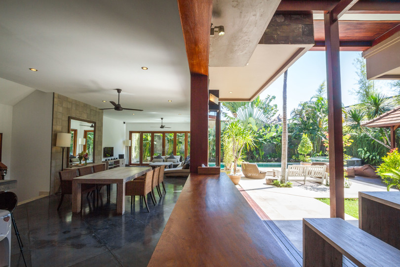 Predstavljajte si, da vaša družina najame luksuzno počitniško vilo s 5 spalnicami blizu glavnih znamenitosti Seminyaka, Bali Villa 1167
