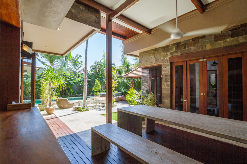 Predstavljajte si, da vaša družina najame luksuzno počitniško vilo s 5 spalnicami blizu glavnih znamenitosti Seminyaka, Bali Villa 1167