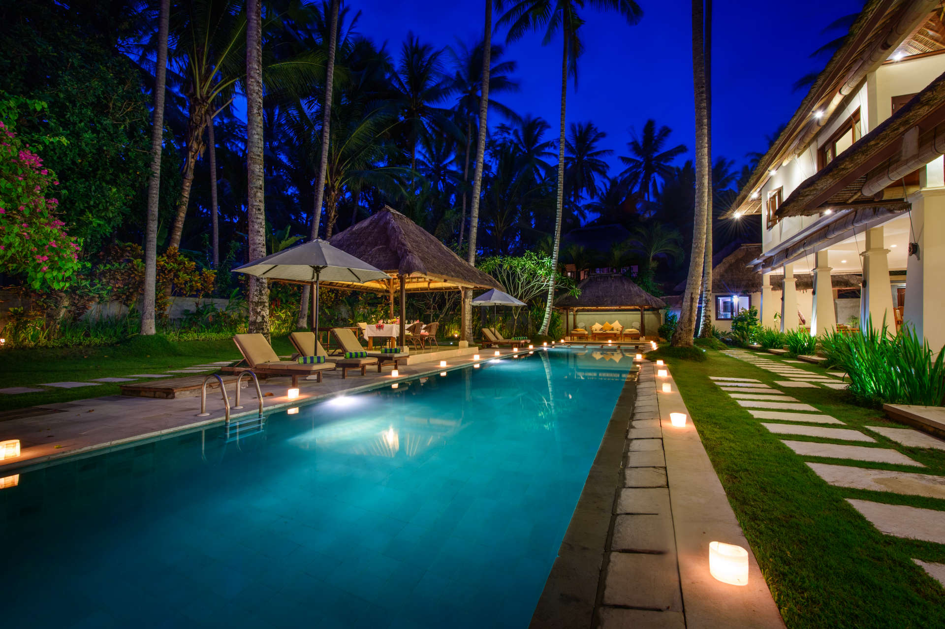 Najboljša počitniška vila s 5 zvezdicami v Candidasi z zasebnim bazenom in polnim osebjem, Villa Bali 2015
