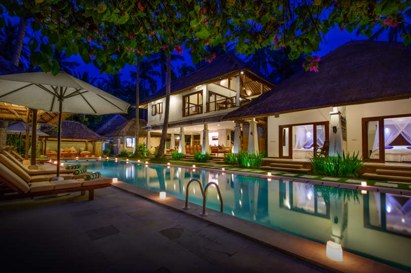 Najboljša počitniška vila s 5 zvezdicami v Candidasi z zasebnim bazenom in polnim osebjem, Villa Bali 2015