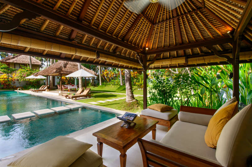 Najboljša počitniška vila s 5 zvezdicami v Candidasi z zasebnim bazenom in polnim osebjem, Villa Bali 2015
