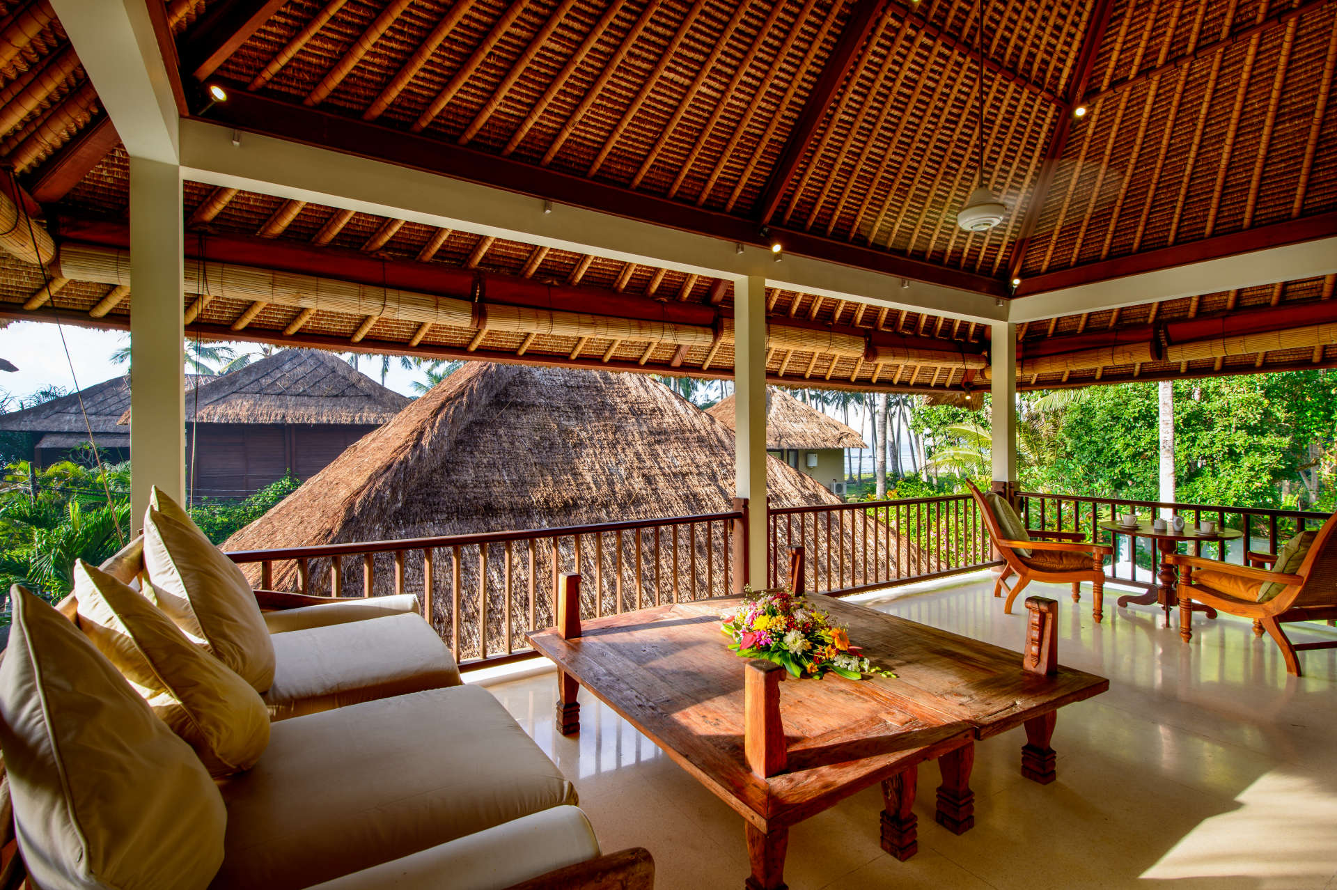 Najboljša počitniška vila s 5 zvezdicami v Candidasi z zasebnim bazenom in polnim osebjem, Villa Bali 2015