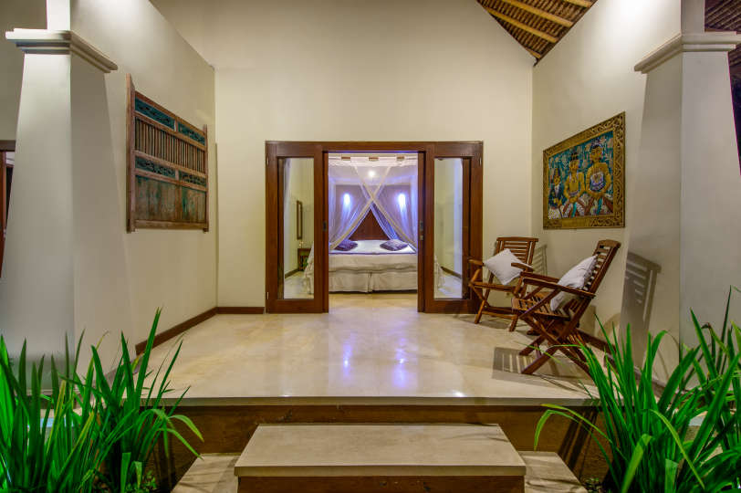 Najboljša počitniška vila s 5 zvezdicami v Candidasi z zasebnim bazenom in polnim osebjem, Villa Bali 2015