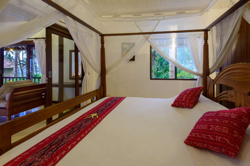 Najboljša počitniška vila s 5 zvezdicami v Candidasi z zasebnim bazenom in polnim osebjem, Villa Bali 2015