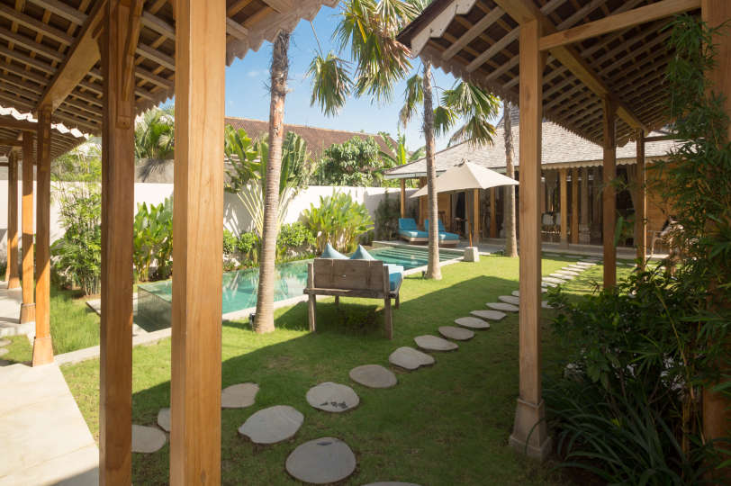 Popoln vodnik za najem vaše ekskluzivne počitniške vile v Kerobokanu z zasebnim bazenom in polnim osebjem, Villa Bali 2019