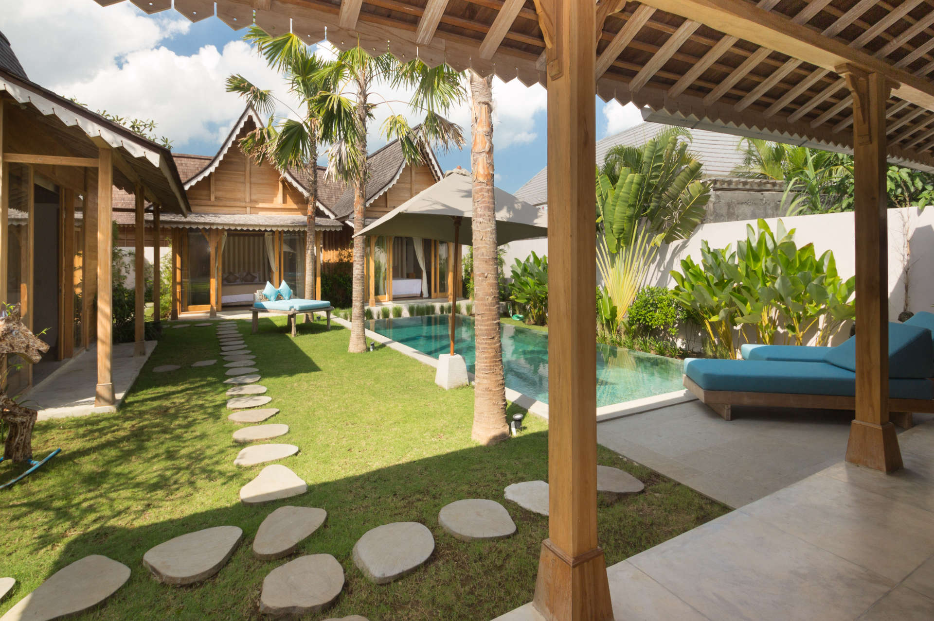 Popoln vodnik za najem vaše ekskluzivne počitniške vile v Kerobokanu z zasebnim bazenom in polnim osebjem, Villa Bali 2019