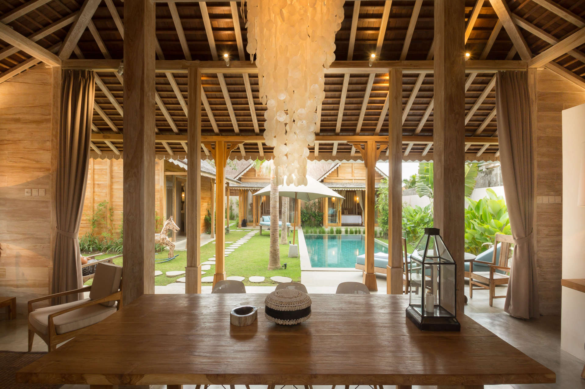 Popoln vodnik za najem vaše ekskluzivne počitniške vile v Kerobokanu z zasebnim bazenom in polnim osebjem, Villa Bali 2019