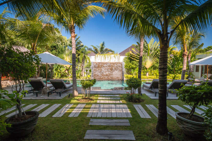 Kako najeti lastno zasebno luksuzno počitniško vilo v Seminyaku za manj kot osnovni hotel, Villa Bali 2040