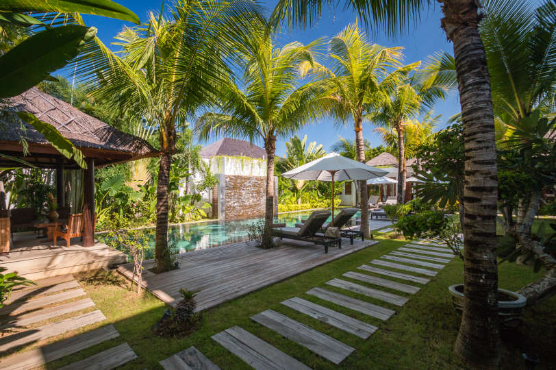 Kako najeti lastno zasebno luksuzno počitniško vilo v Seminyaku za manj kot osnovni hotel, Villa Bali 2040