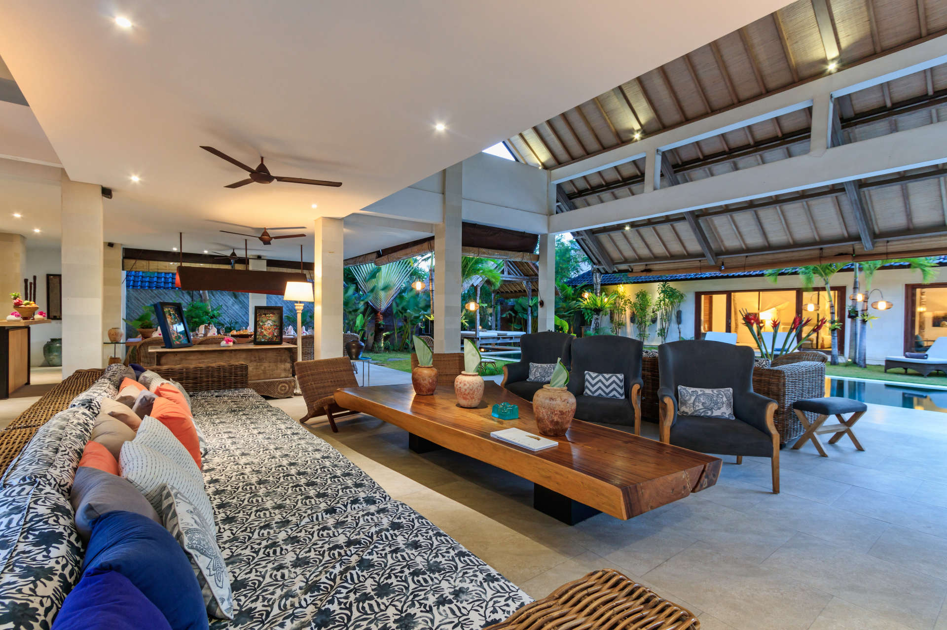 Luksuzna vila s 5 spalnicami in zasebnim bazenom, Bali Villa 2055