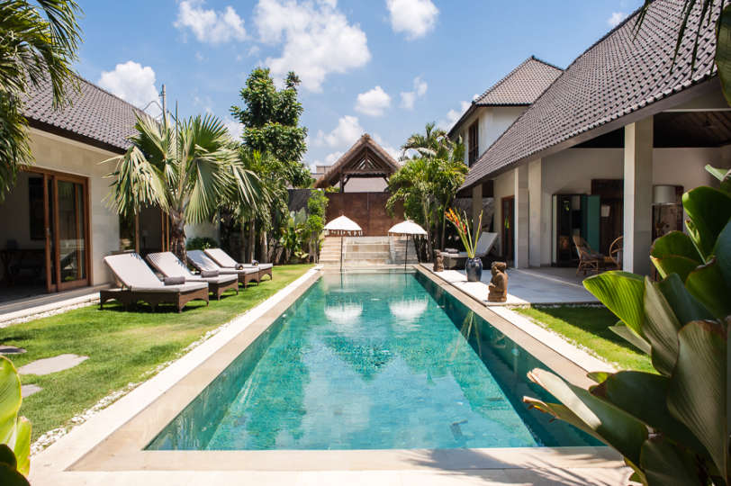 Predstavljajte si, da vaša družina najame luksuzno počitniško vilo v bližini glavnih znamenitosti Seminyaka, Villa Bali 2073, Seminyak, Indonesia