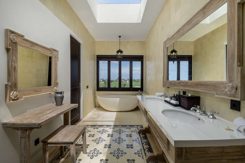 Čudovita počitniška vila s 5 zvezdicami na vrhunski lokaciji v Umalasu, rezervirajte zgodaj, da zagotovite svoje datume, Villa Bali 2076
