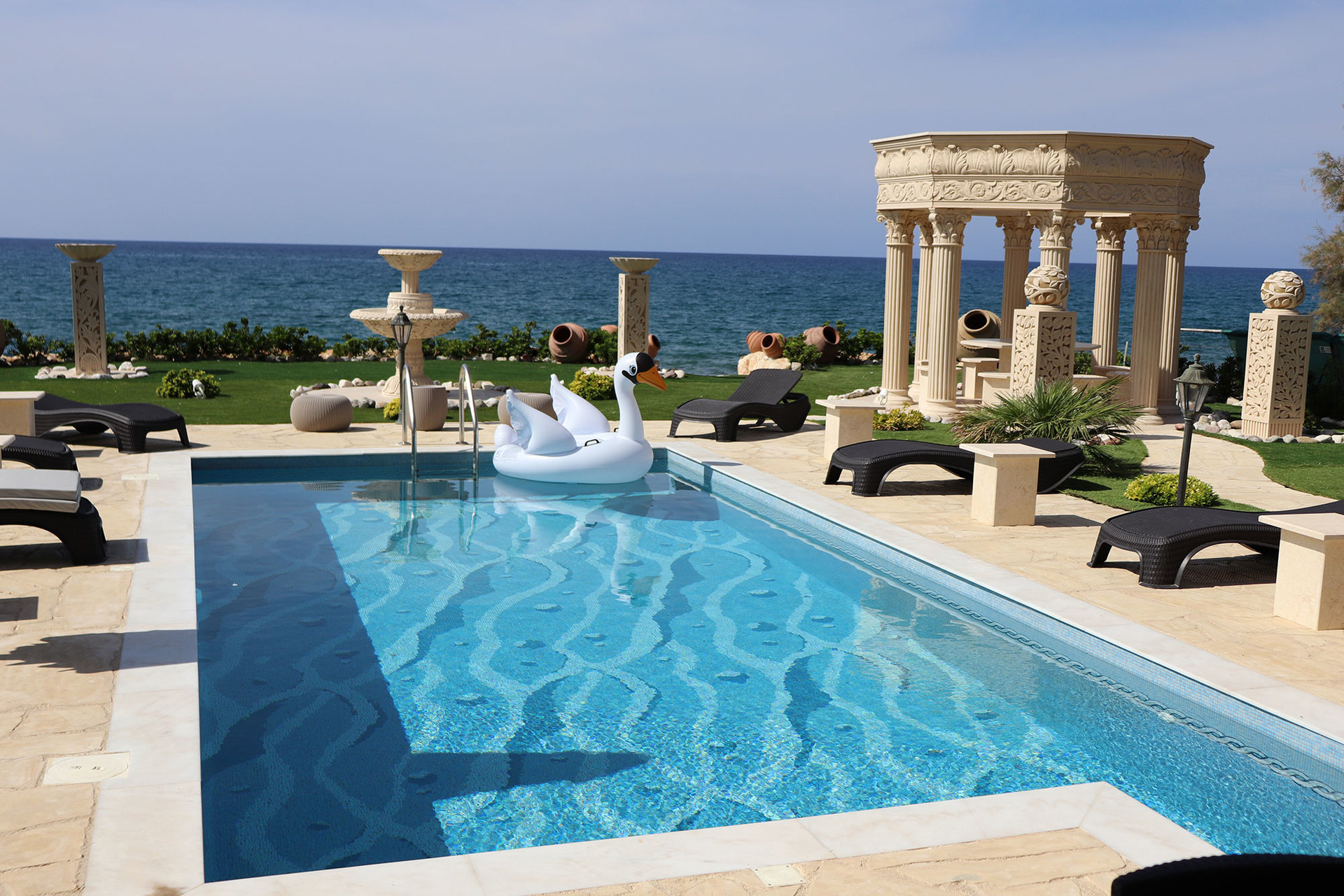 Predstavljajte si, da najamete lastno zasebno ciprsko vilo s 5 zvezdicami na plaži, Paphos Villa 1410