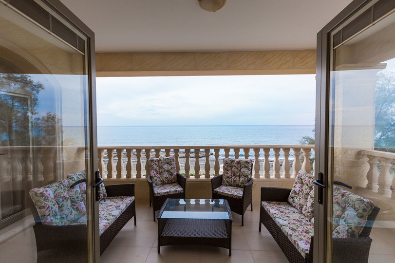 Predstavljajte si, da najamete lastno zasebno ciprsko vilo s 5 zvezdicami na plaži, Paphos Villa 1410