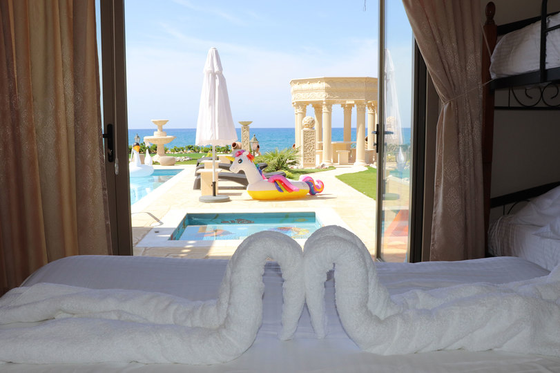 Predstavljajte si, da najamete lastno zasebno ciprsko vilo s 5 zvezdicami na plaži, Paphos Villa 1410