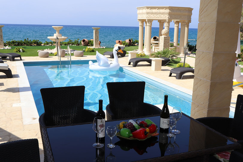 Predstavljajte si, da najamete lastno zasebno ciprsko vilo s 5 zvezdicami na plaži, Paphos Villa 1410