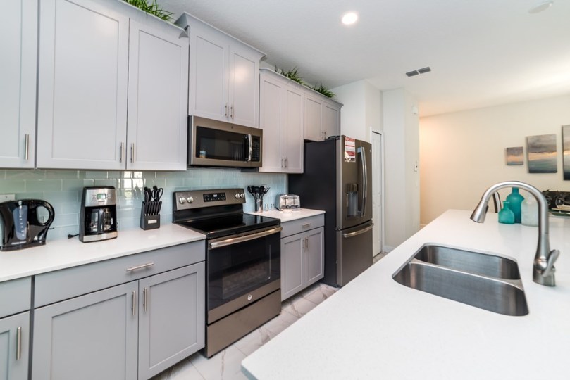 Vam in vaši družini bo všeč ta hiša s 5 zvezdicami in zasebnim bazenom v letovišču Storey Lake, Orlando TownHome 1004