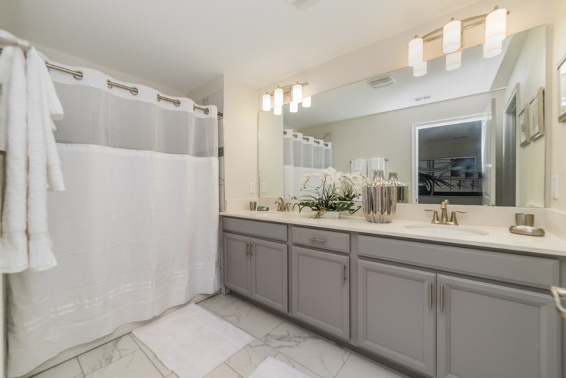 Vam in vaši družini bo všeč ta hiša s 5 zvezdicami in zasebnim bazenom v letovišču Storey Lake, Townhome Orlando 6414