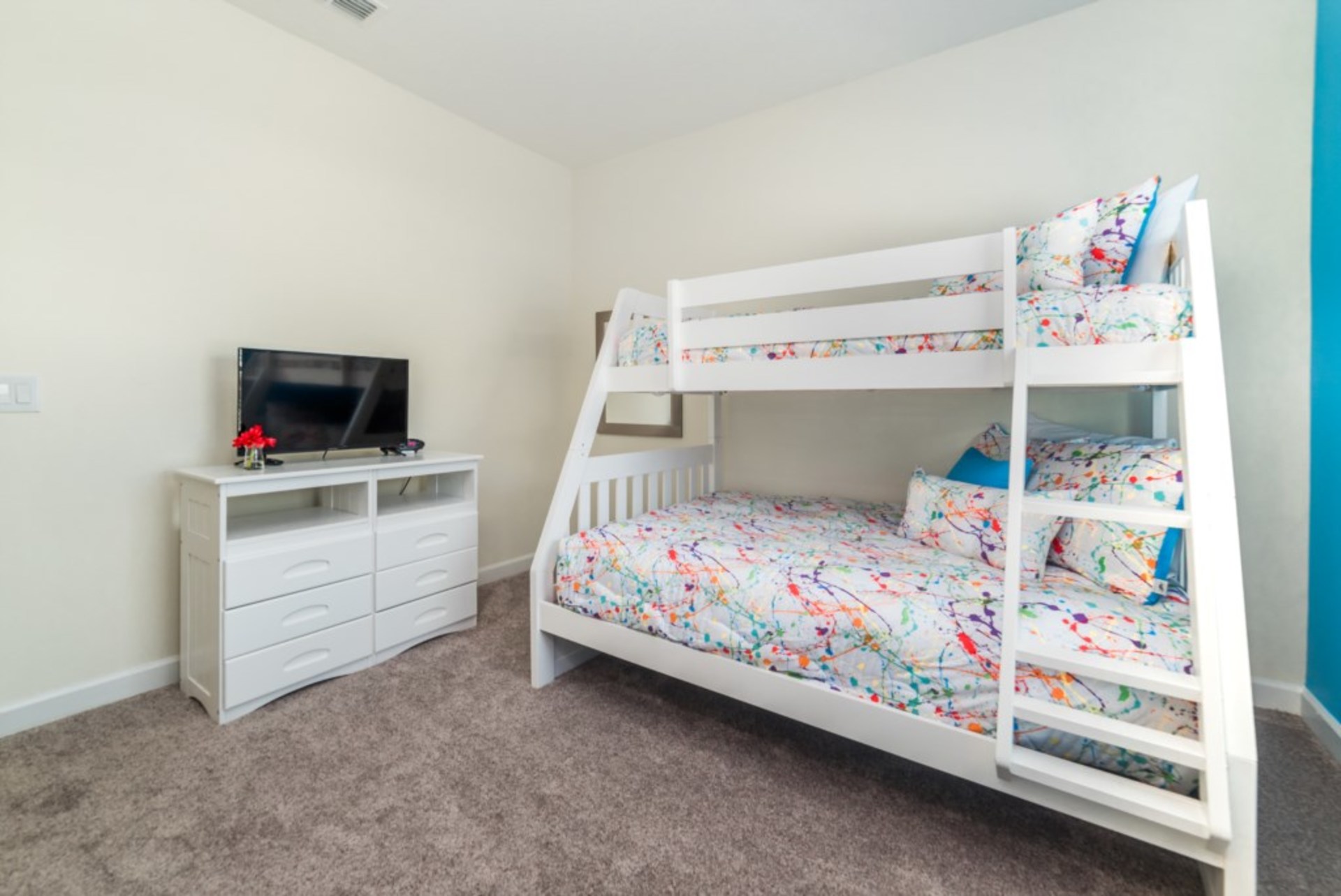 Vam in vaši družini bo všeč ta hiša s 5 zvezdicami in zasebnim bazenom v letovišču Storey Lake, Townhome Orlando 6414