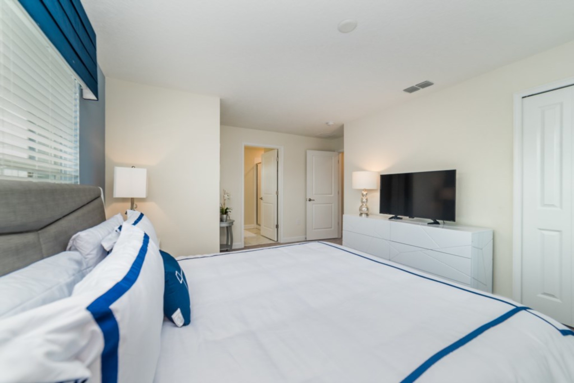 Vam in vaši družini bo všeč ta hiša s 5 zvezdicami in zasebnim bazenom v letovišču Storey Lake, Townhome Orlando 6414