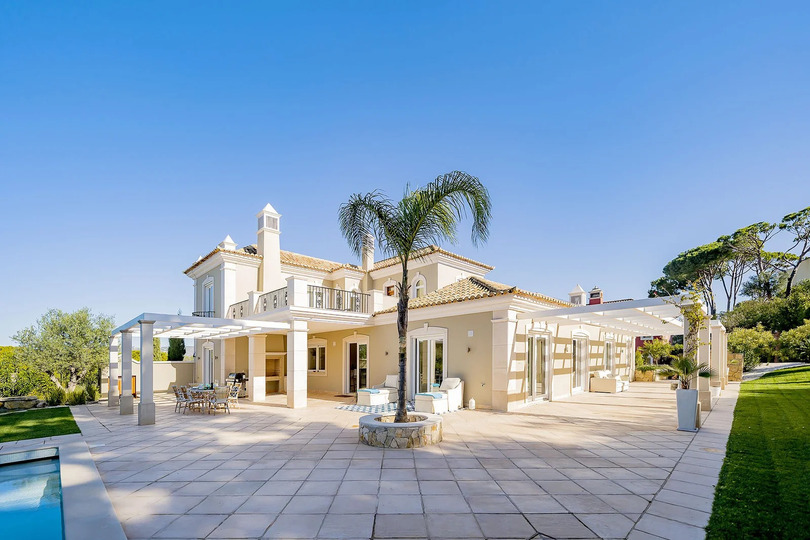 Predstavljajte si sprostitev ob zasebnem bazenu v vaši čudoviti vili v Vale Do Lobo, Faro Villa 1001