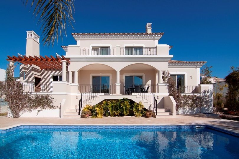 Predstavljajte si sprostitev ob zasebnem bazenu v vaši čudoviti vili v Vale Do Lobo, Faro Villa 1001