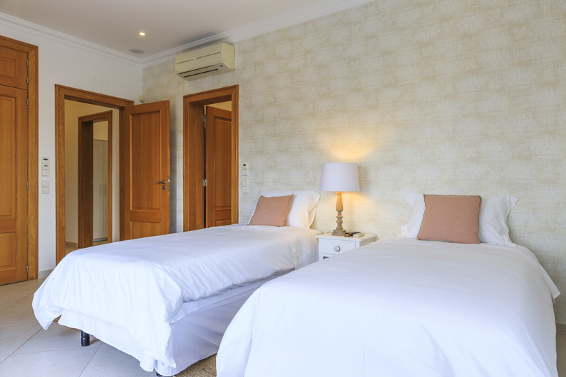 Čudovita vila z zasebnim bazenom, blizu plaže, Faro Villa 1007