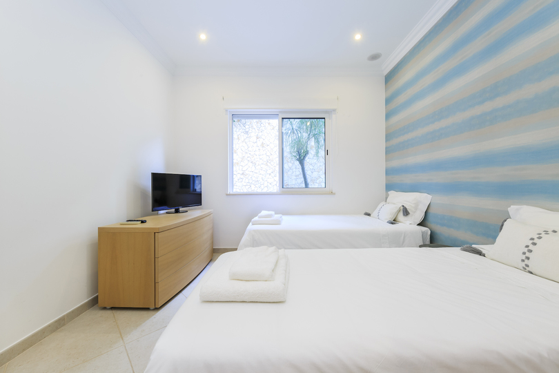 Čudovita vila z zasebnim bazenom, blizu plaže, Faro Villa 1007
