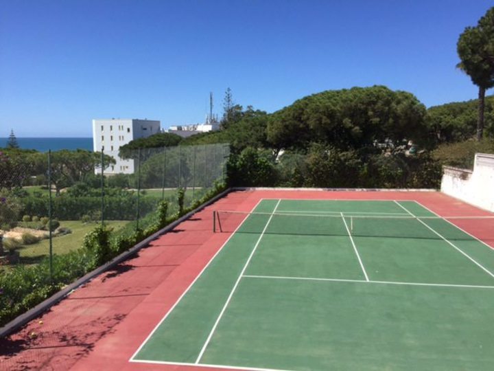Kako najeti lastno zasebno luksuzno počitniško vilo z zasebnim bazenom na Vale Do Lobo, vila Faro 1033