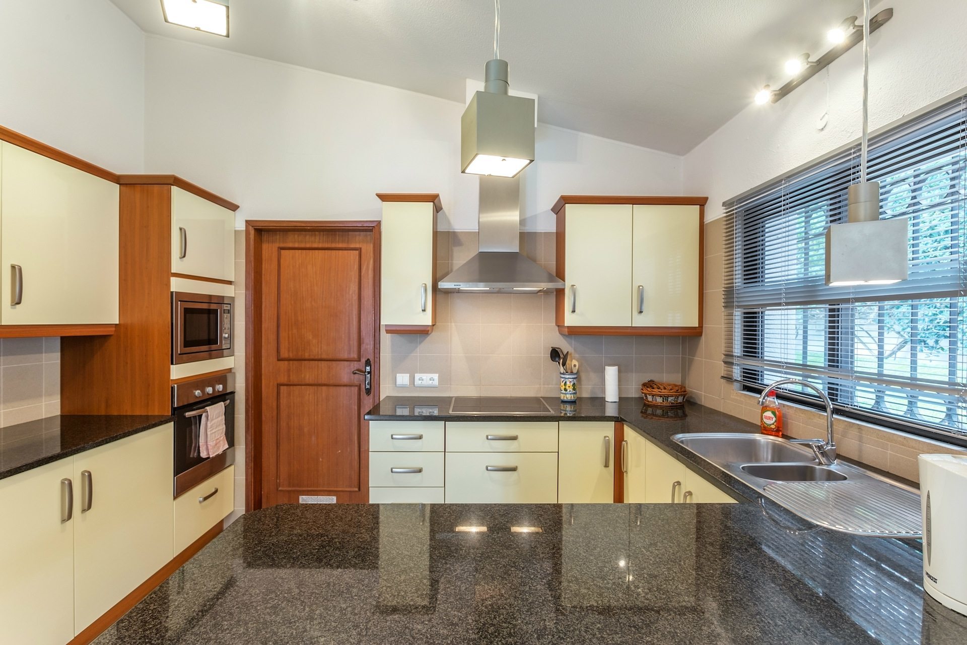 Čudovita 5-zvezdična vila z zasebnim bazenom, Faro Villa 1037