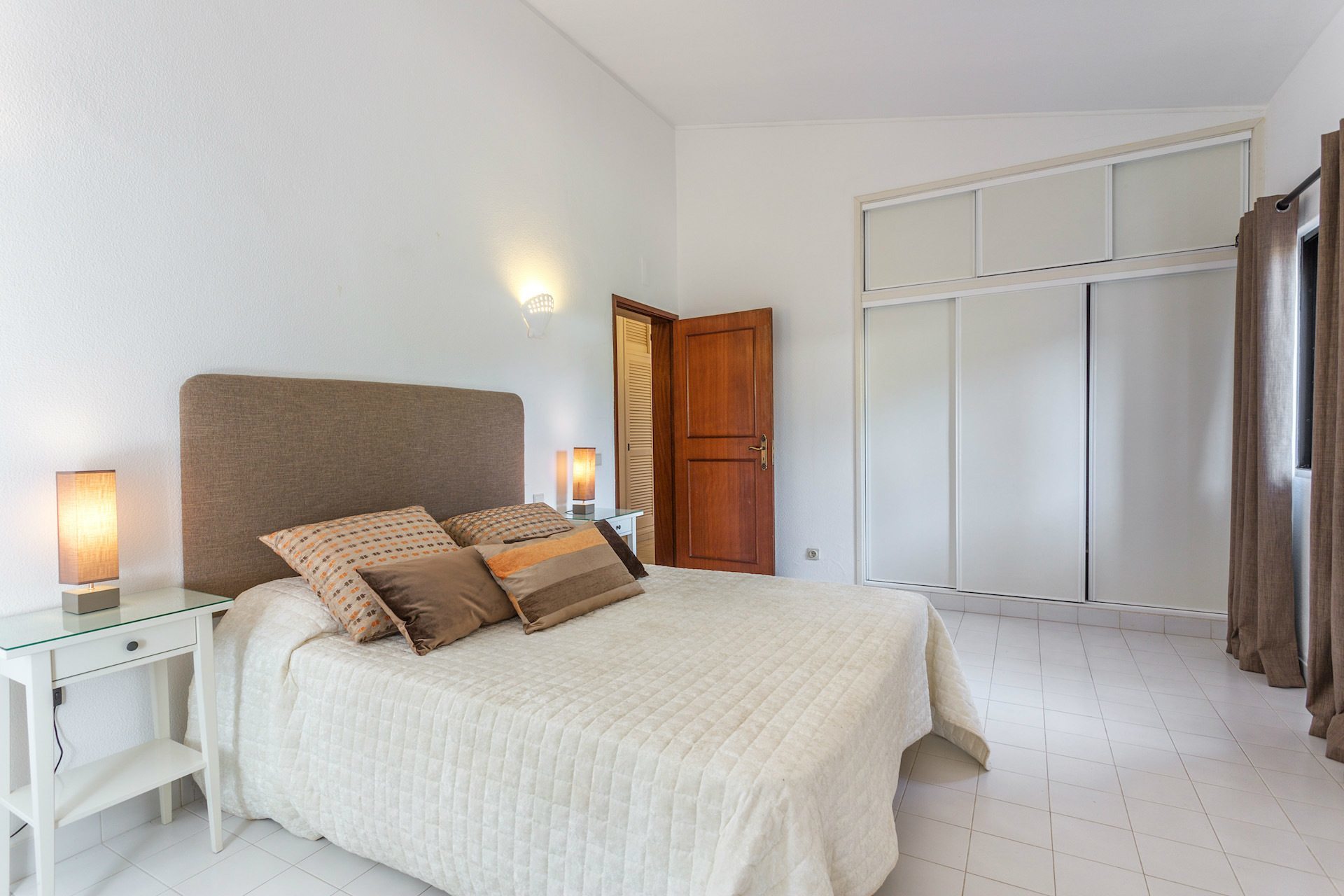 Čudovita 5-zvezdična vila z zasebnim bazenom, Faro Villa 1037