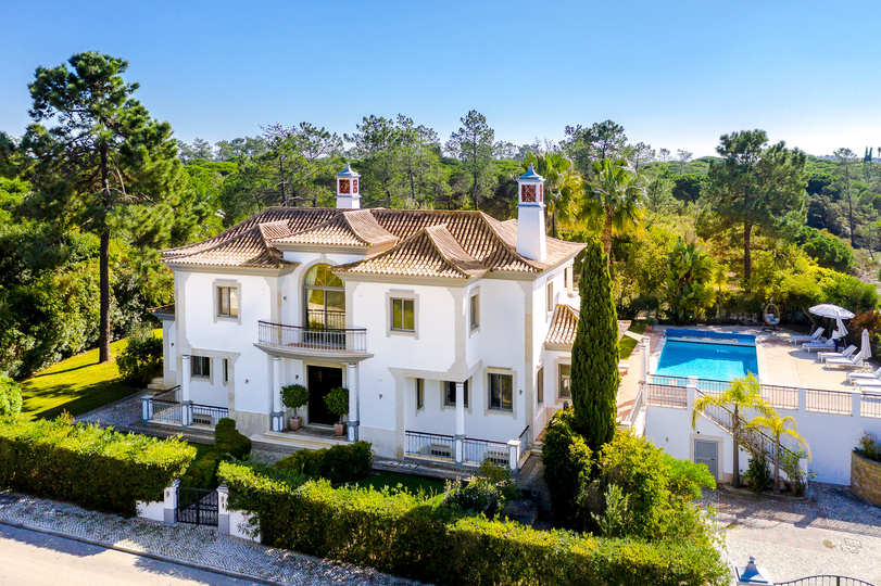 Vam in vaši družini bo všeč ta vila s 5 zvezdicami in zasebnim bazenom v letovišču Quinta do Lago, vila Algarve 1039