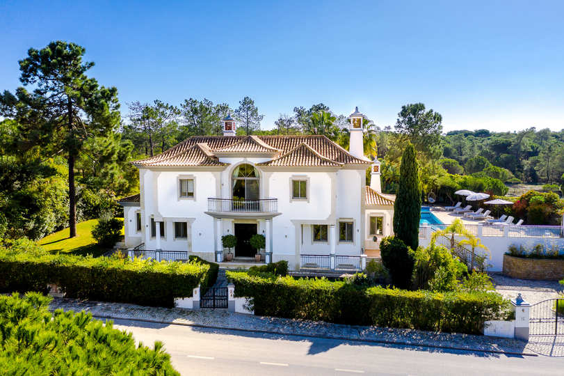 Vam in vaši družini bo všeč ta vila s 5 zvezdicami in zasebnim bazenom v letovišču Quinta do Lago, vila Algarve 1039